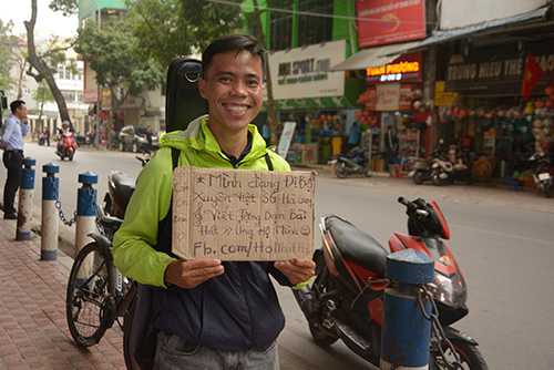  
Trước đó, thầy giáo 32 tuổi đã từng đi bộ xuyên Việt chỉ với 100 nghìn đồng trong túi (Ảnh: VNExpress)