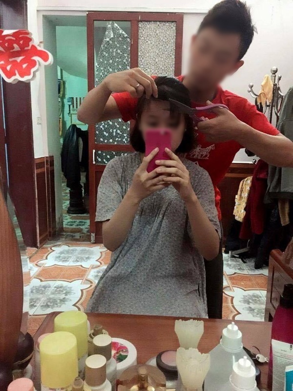  
Còn đây là anh chồng quốc dân tự lấy kéo cắt tóc giúp vợ. (Ảnh: Pinterest)