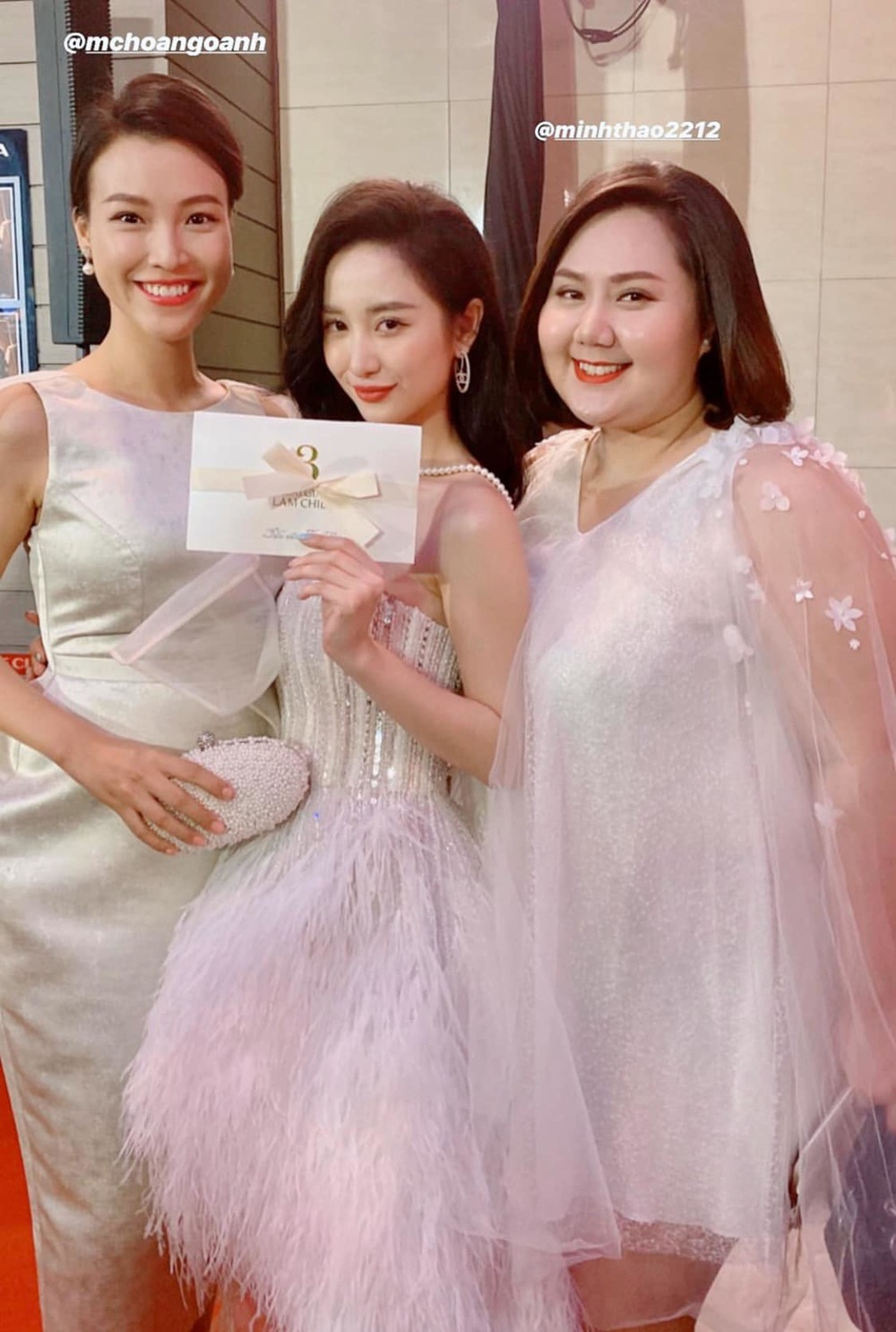  
Hoàng Oanh - Jun Vũ - Minh Thảo cùng diện kiểu váy với tông trắng - Tin sao Viet - Tin tuc sao Viet - Scandal sao Viet - Tin tuc cua Sao - Tin cua Sao