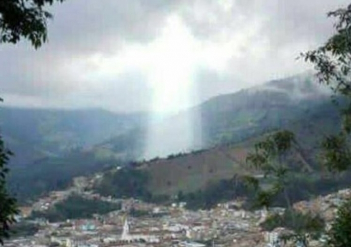  
Đám mây với hình thù vị Thánh từng xuất hiện ở Colombia. (Ảnh: Fox News)