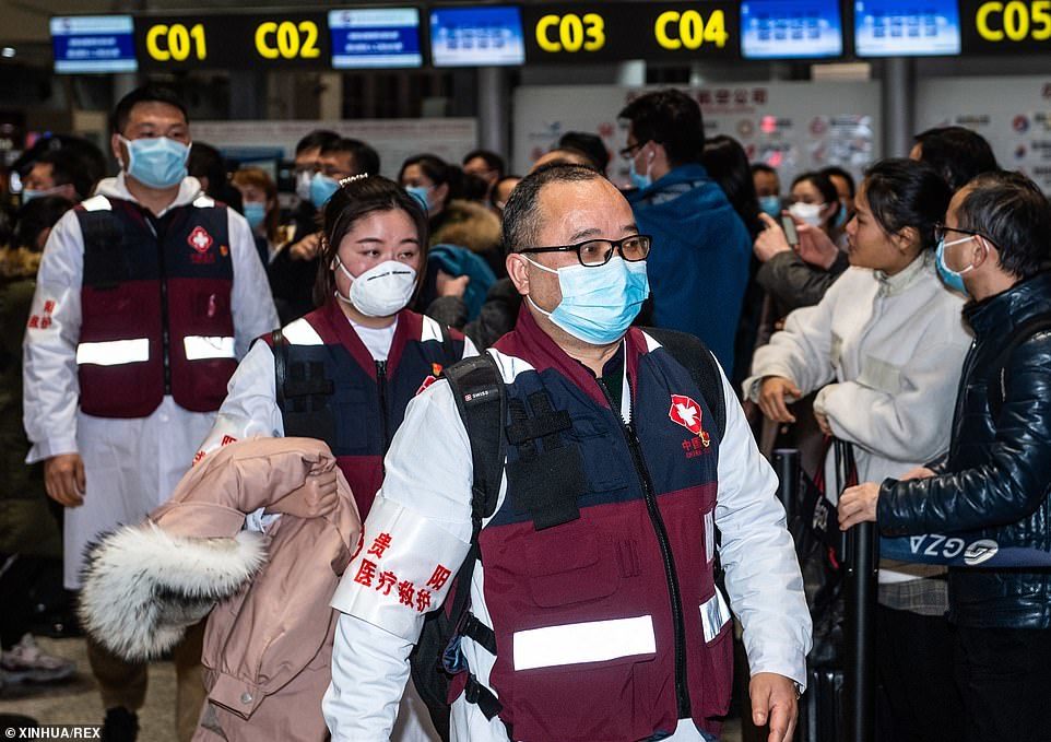  
Các nhân viên y tế trên khắp Trung Quốc đang được huy động đến tâm dịch Vũ Hán để mong có thể kiểm soát tình hình sớm nhất có thể. Ảnh: Xinhua