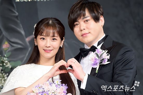  
Chuyện kết hôn của Hee Jun bị netizen chê cười là "cưới chạy bầu".