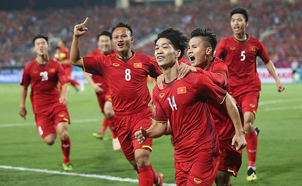  
Trong năm 2019, đội tuyển Việt Nam chưa bao giờ nằm ngoài top 100 quốc gia đứng đầu trong BXH FIFA (Ảnh: Vietnamnet)