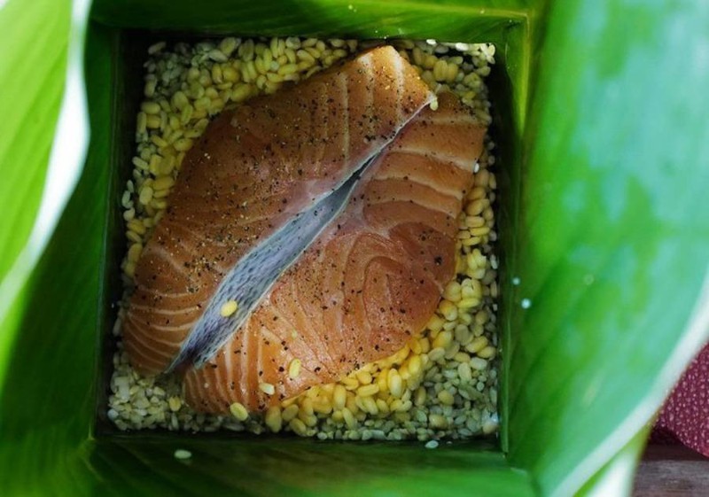 Bánh chưng nhân cá hồi nhận được sự quan tâm của nhiều người trong dịp Tết 2020.