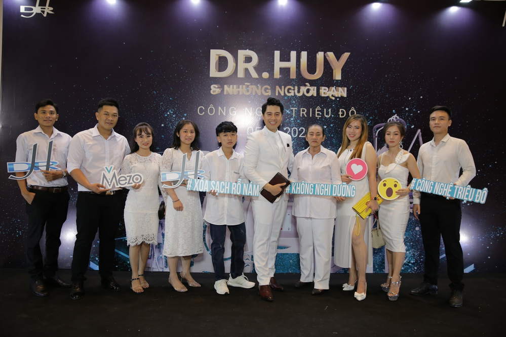 Triển lãm dàn công nghệ làm đẹp mừng thành công thương hiệu của Bác sĩ Dược sĩ Trương Ngọc Huy