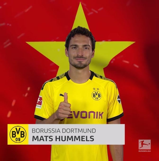  
Hậu vệ Mats Hummels nói tiếng Việt chúc đội tuyển Việt Nam may mắn (Ảnh: Bundesliga)