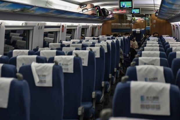  
Các chuyến tàu vắng khách, điều khó thấy ở những ngày cận Tết tại Trung Quốc. (Ảnh: Baidu).