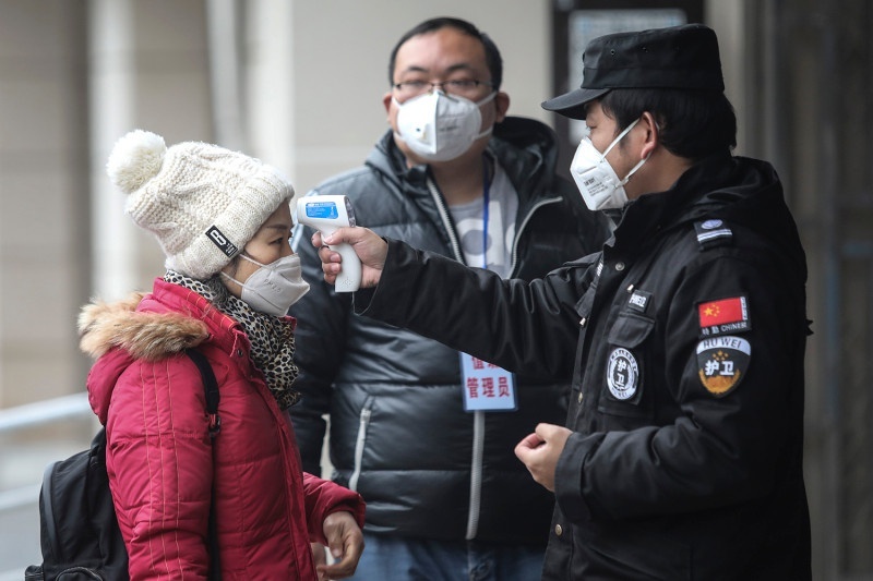  
Tất cả mọi người đều phải đeo khẩu trang để phòng chống dịch bệnh. (Ảnh: Weibo).