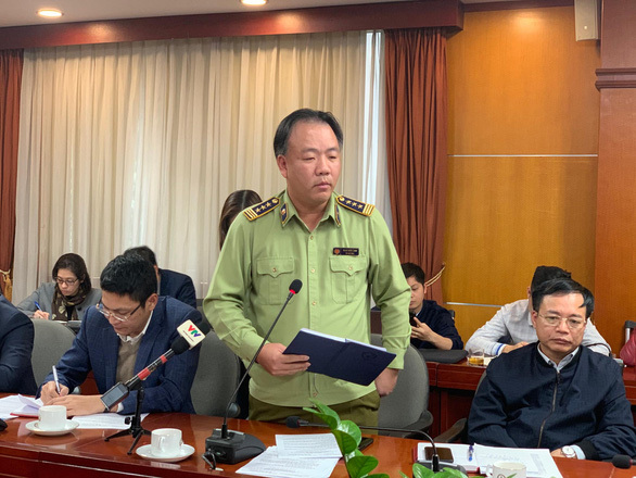  
Ông Trần Hữu Linh cảnh báo có hiện tượng thu gom khẩu trang đã sử dụng rồi bán lại (Ảnh: NA - Tuổi trẻ)