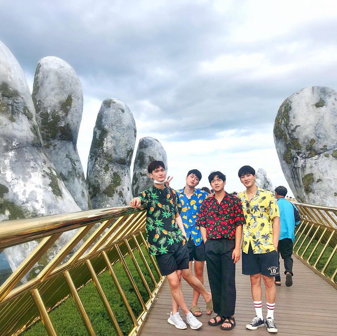  
Đi du lịch Đà Nẵng cùng Bo Hyun chuyến này có 3 người bạn thân thiết