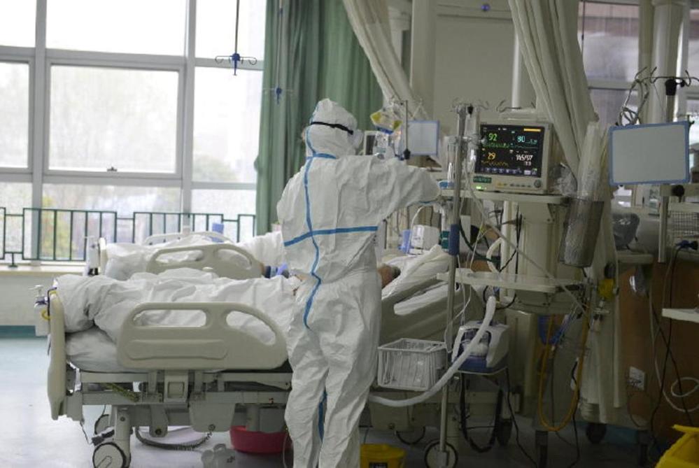  
Y bác sĩ tại Vũ Hán vẫn đang tích cực chữa trị cho bệnh nhân nhiễm virus Corona. (Ảnh: Weibo).