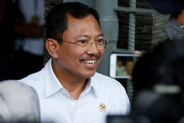  
Bộ trưởng Y tế Indonesia cho rằng cầu nguyện giúp cho họ thoát khỏi dịch bệnh (Ảnh: Reuters)