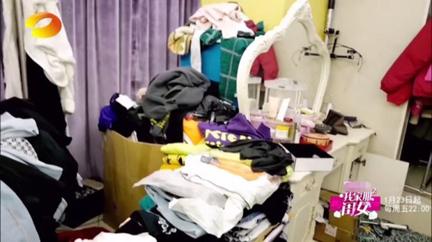  
Phòng thay đồ là thảm họa khi có quá nhiều quần áo nhưng không được treo hay cất tủ gọn gàng