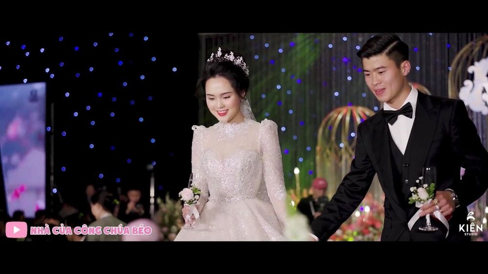  
Quỳnh Anh xuất hiện rạng rỡ trong đám cưới (Ảnh cắt từ clip)