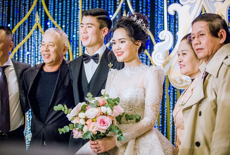  
Quỳnh Anh đã trở thành một nàng công chúa đích thực trong lễ cưới của mình.