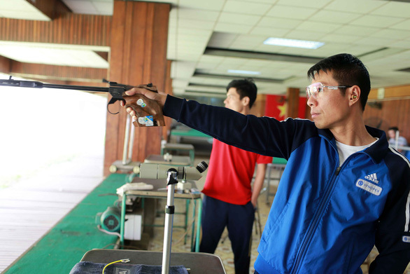  
Hai xạ thủ của Việt Nam vẫn đang miệt mài tập luyện ở trường bắn Incheon, Hàn Quốc (Ảnh: Tuổi trẻ online)
