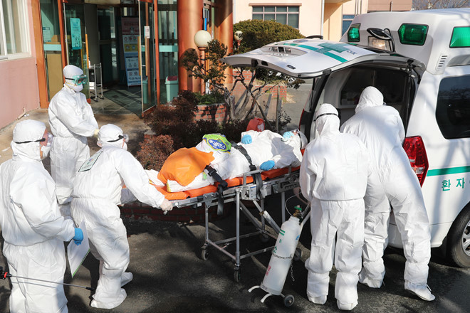  
Hàn Quốc đã có ca tử vong thứ 11 do nhiễm Covid-19, tính đến 19h ngày 25/2 (Ảnh: AFP)