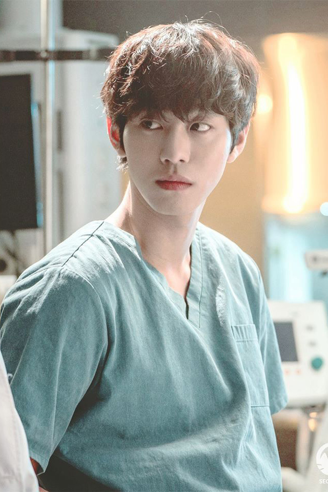  
Một hình ảnh điển trai đầy sức lôi cuốn của Ahn Hyo Seop khi vào vai Seo Woo Jin trong Người Thẩy Y Đức 2. (Ảnh: Người Thẩy Y Đức 2) 