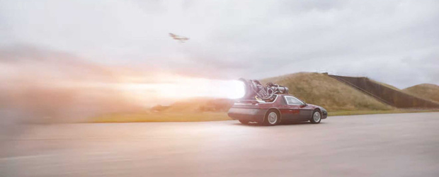 
Chiếc Pontiac Fiero chạy bằng tên lửa