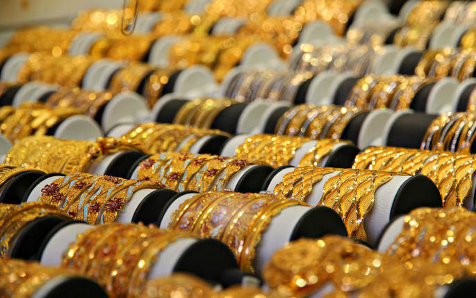  
Giá vàng bất ngở “trở mặt”, giảm gần 2 triệu đồng/lượng. (Ảnh: Tiêu dùng)