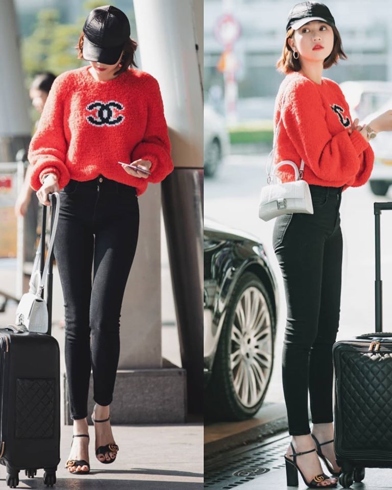 
Chiếc quần jean xuất hiện trong hầu hết những outfit sân bay của "nữ hoàng nội y". 