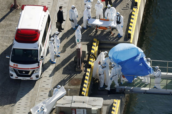  
Công tác cứu chữa người bệnh trên du thuyền đang được Nhật Bản triển khai hết sức khẩn trương. (Ảnh: TodayHeadline).
