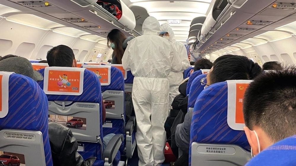  
Bệnh nhân trở về trên chuyến bay của hãng hãng không Trung Quốc (Ảnh: Twitter)