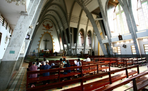  
Nhà thờ Phủ Cam là một địa điểm rất được người dân Huế trân quý.