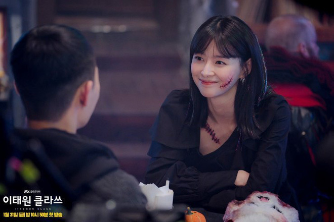  
Oh Soo Ah trong vai mối tình đầu của Park Sae Roy cũng hot không kém nữ chính. (Ảnh: jTBC)