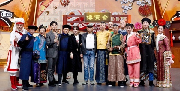  
Tô Hữu Bằng, Triệu Vy và dàn diễn viên Hoàn Châu Cách Cách hội ngộ sau 23 năm