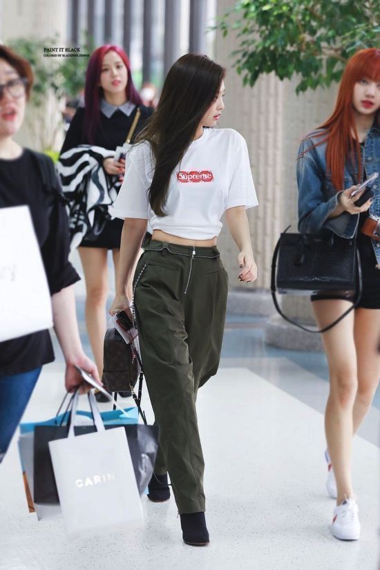 
Nhiều bộ trang phục mà Jennie diện ở sân bay đã trở thành cảm hứng mặc đẹp cho nhiều giới trẻ. (Ảnh: Twitter)