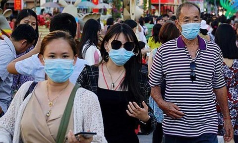  
Bộ Y tế đã đưa ra khuyến cáo người dân sử dụng và vứt bỏ khẩu trang đúng cách (Ảnh minh họa: Đời sống Việt Nam)