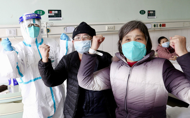  
Bệnh nhân 71 tuổi đã có thể tự ngồi dậy sau thời gian kiệt quệ vì nhiễm virus (Ảnh minh họa: China Daily)