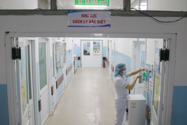  
Đội ngũ y tế đang nỗ lực hết mình chống dịch Covid-19 (Ảnh: Vietnamnet)