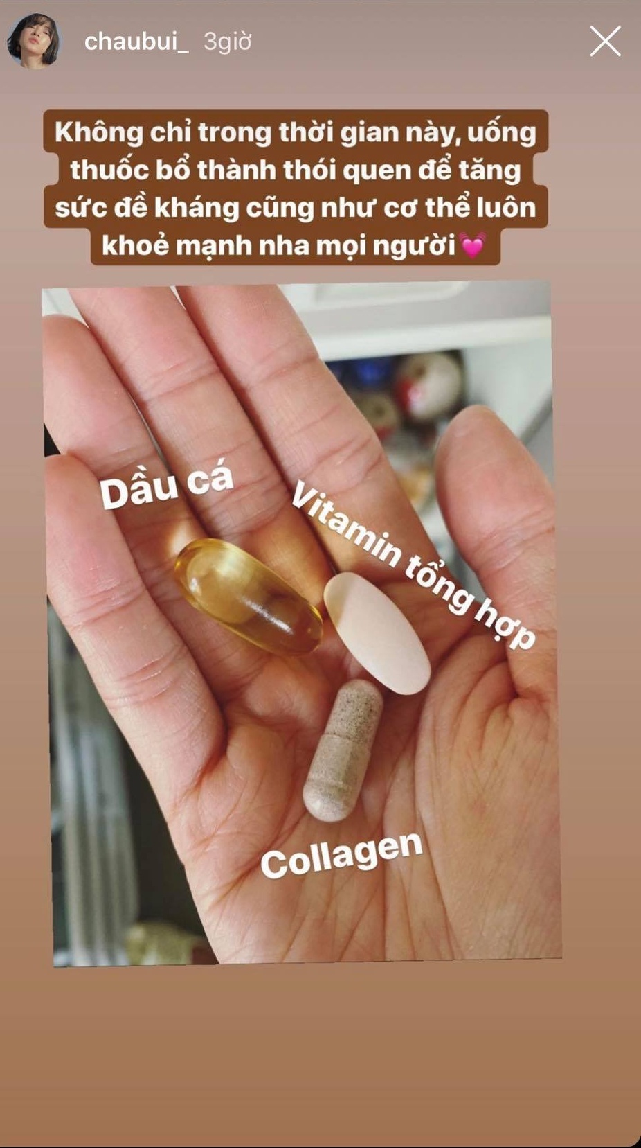  
Cô mang đầy đủ các loại thuốc tăng cường sức khoẻ. (Instagram nhân vật) - Tin sao Viet - Tin tuc sao Viet - Scandal sao Viet - Tin tuc cua Sao - Tin cua Sao