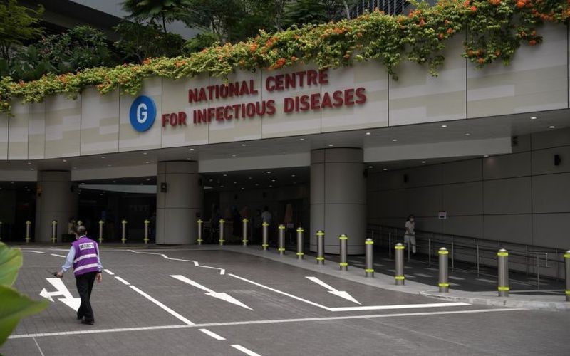 Chi phí điều trị Covid-19: Singapore và Mỹ thu giá đắt đỏ