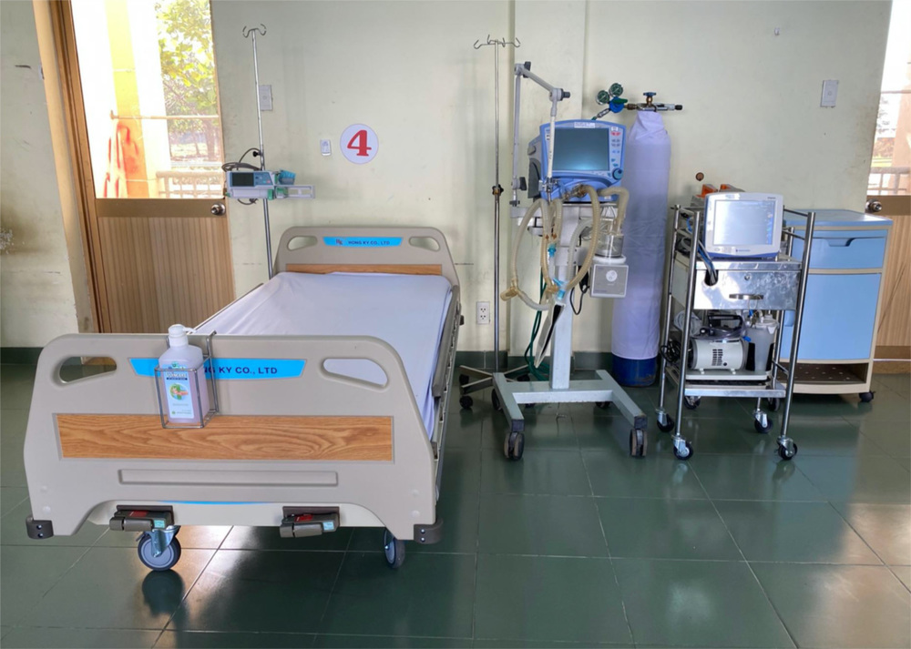  
Phòng cấp cứu tại bệnh viện dã chiến Củ Chi trang bị đầy đủ thiết bị hồi sức bệnh nặng (Ảnh: Sở Y tế TP.HCM)