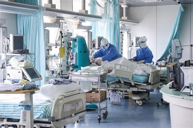  
Đội ngũ y tế tại Bắc Kinh hết lòng điều trị cho các bệnh nhân (Ảnh: TTXVN)