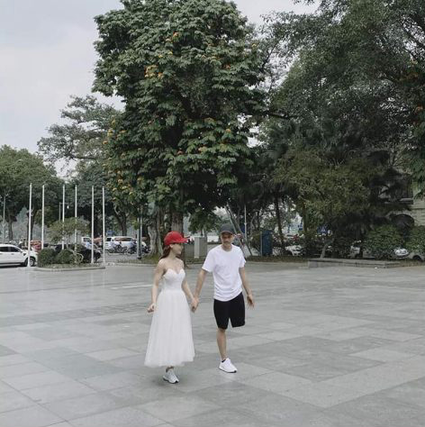  
"Thiên thần 1 chân" Nguyễn Lệ Thu bên cạnh chồng của mình.