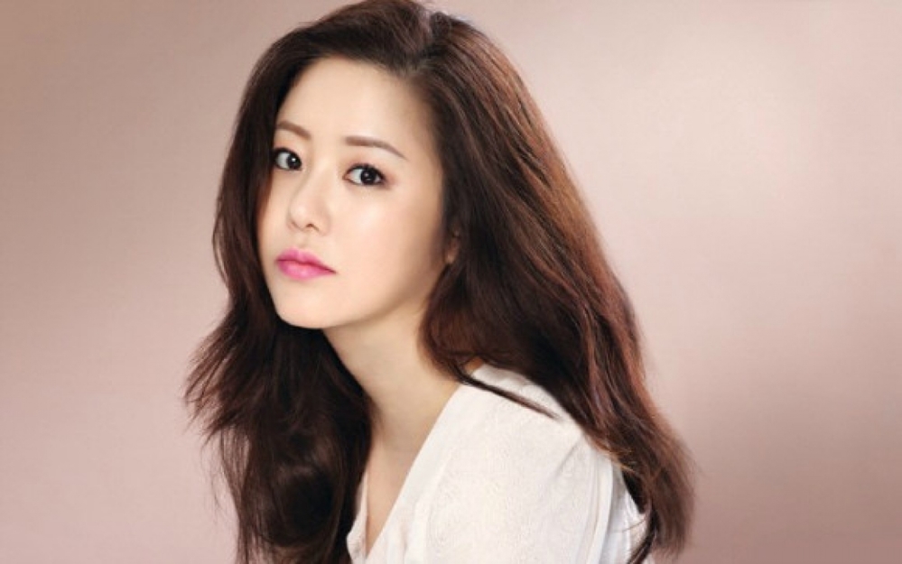  
Go Hyun Sun có đến 8 năm sống trong địa ngục cùng gia đình bà Lee Myung Hee và từng bị ngăn cản trở lại showbiz sau khi ly hôn. (Ảnh: Dispatch)