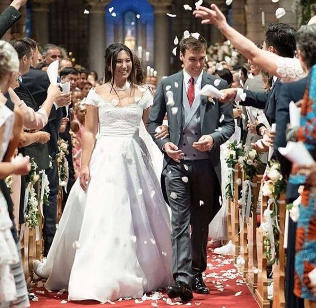  
Đám cưới của cả hai được tổ chức vô cùng long trọng trại nhà thờ ở Monaco trước sự chúc phúc của toàn thể người dân đất nước này.