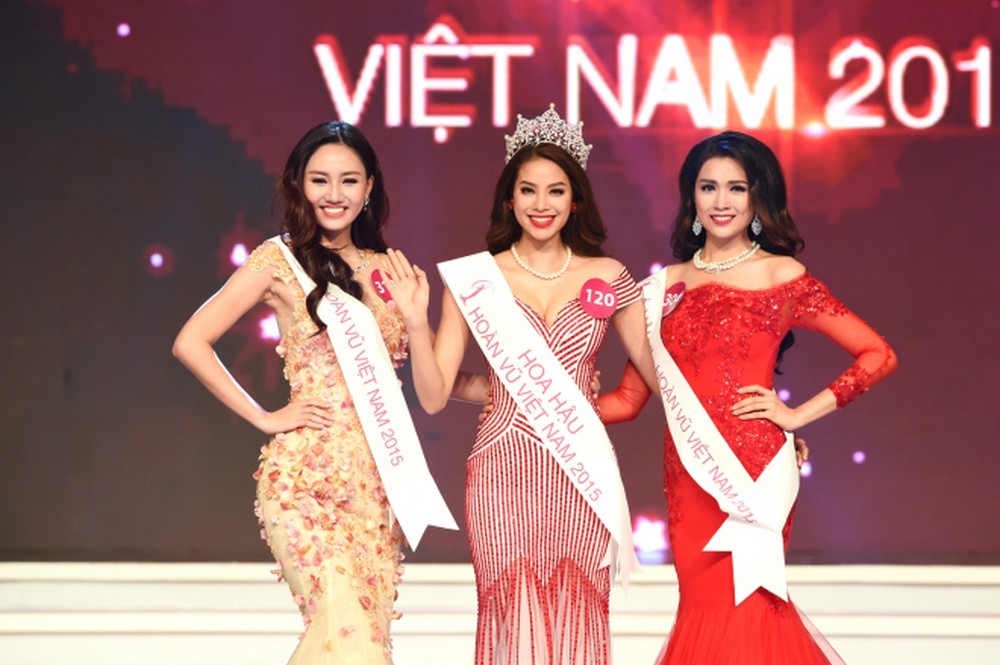  
Phạm Hương đăng quang ngôi vị cao nhất của Hoa hậu Hoàn vũ Việt Nam 2015, hai Á hậu trong cuộc thi năm đó là Lệ Hằng và Ngô Trà My. (Ảnh: Minh họa)