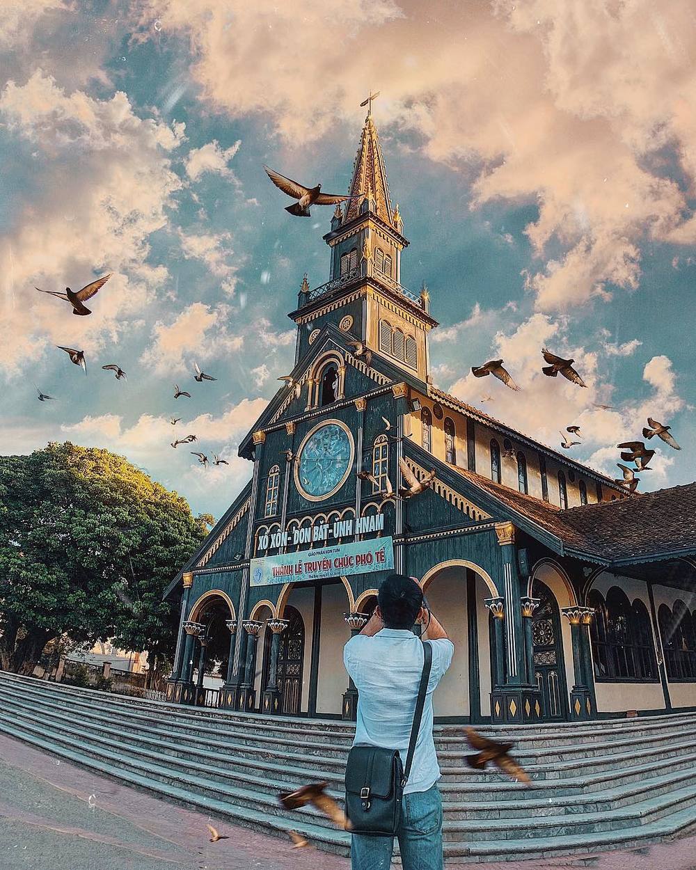  
Nhà thờ gỗ ở Kon Tum - địa điểm check-in hàng đầu của giới trẻ. (Ảnh: @cuongkhii)