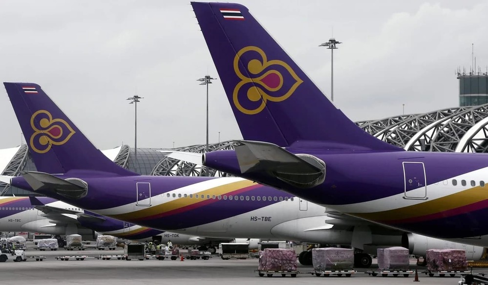  
Chuyến bay của Thai Airways hạ cánh tại Thượng Hải trong 7 giờ chờ kiểm tra y tế đối với hành khách và phi hành đoàn. (Ảnh: EPA)