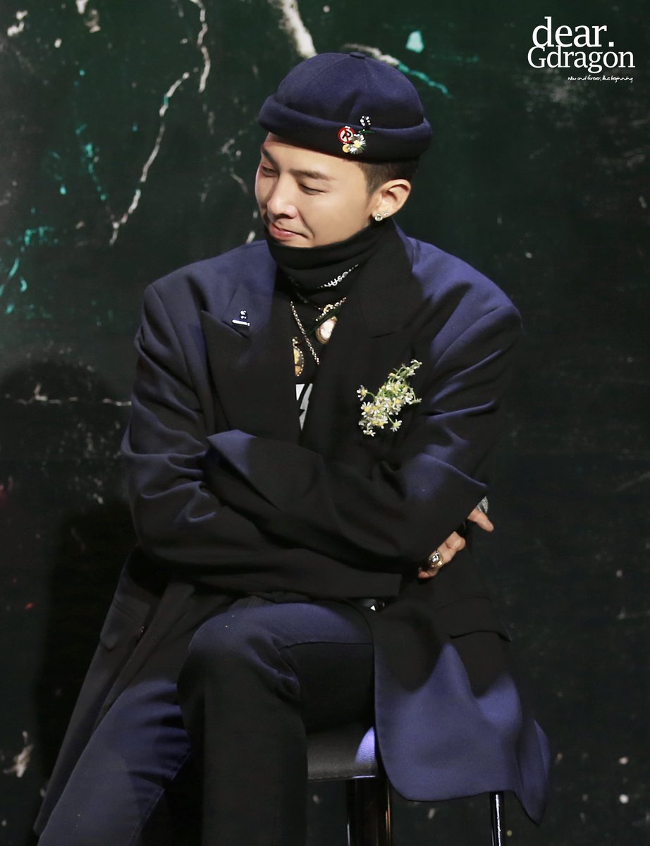  
G-Dragon thường đội nón không phải vì thời trang, mà là để che đi tóc bẩn vì lười gội đầu. (Ảnh: Twitter)