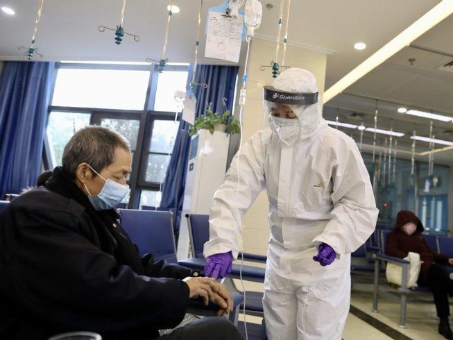  
Một bệnh nhân Covid-19 ở Trung Quốc được điều trị khỏi và xuất viện (Ảnh: PLO)