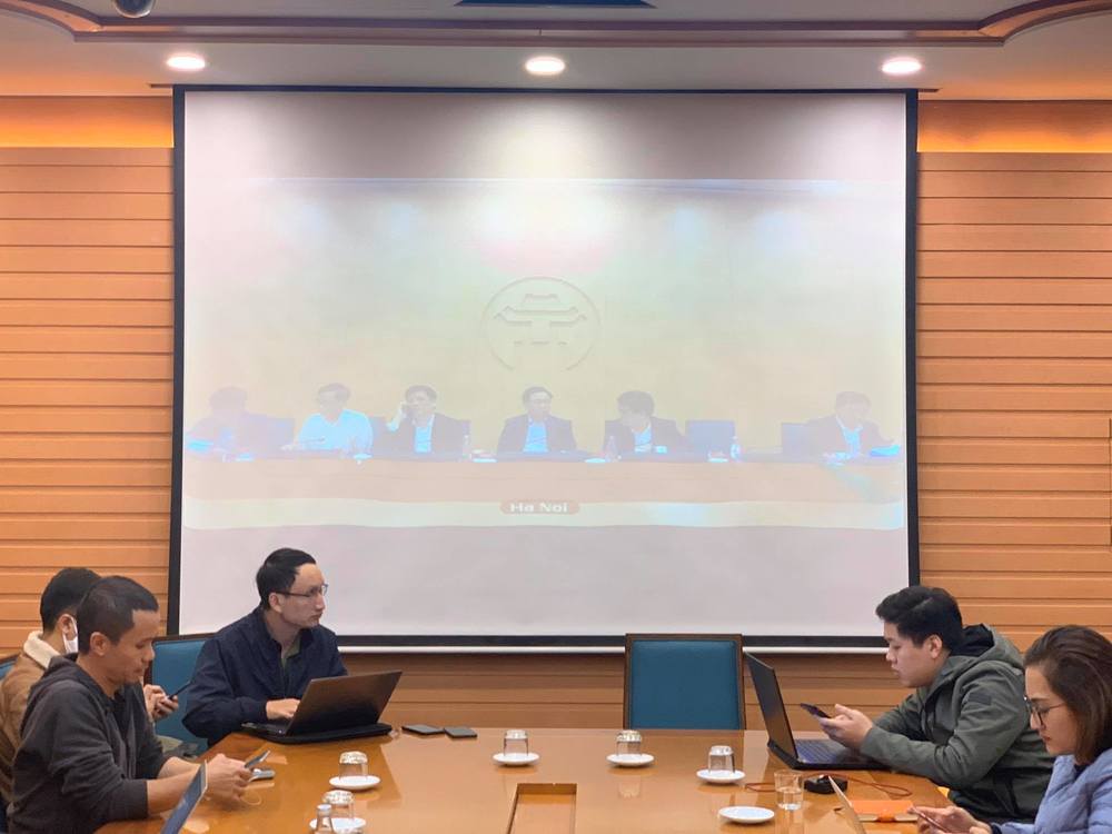  
Cuộc họp khẩn diễn ra trong đêm 6/3 tại Hà Nội (Ảnh: Trung tâm tin tức VTV24)