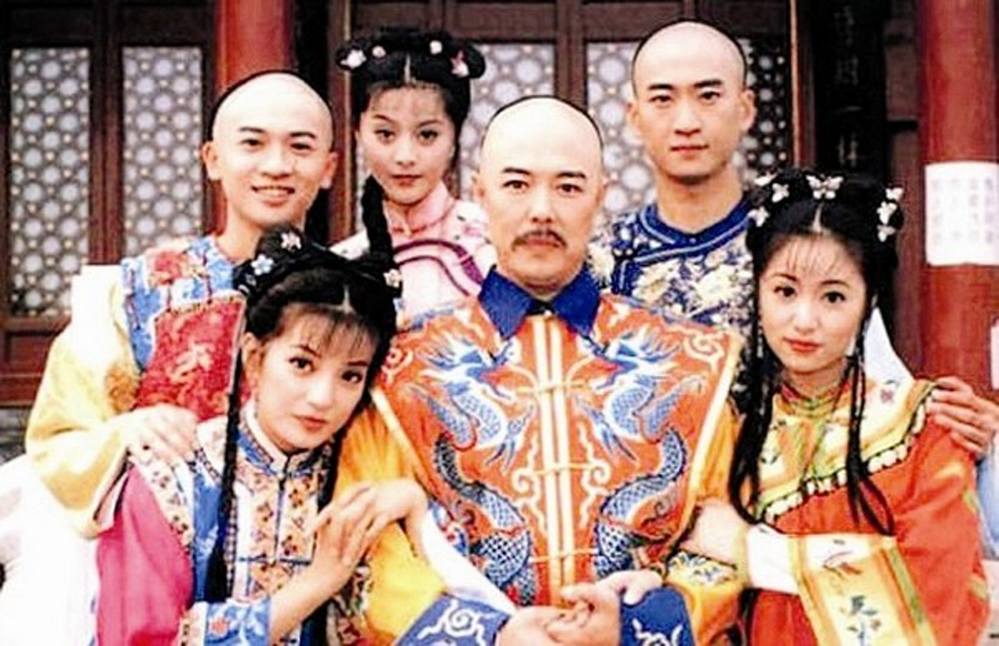  
Hậu trường phim Hoàn Châu Cách Cách (1997)​ luôn được mọi người quan tâm. (Ảnh: Baidu).