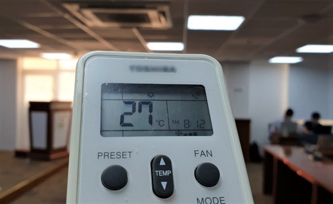  
27 độ C là nhiệt độ thích hợp để bật máy lạnh trong phòng. (Ảnh: Sỹ Đông)