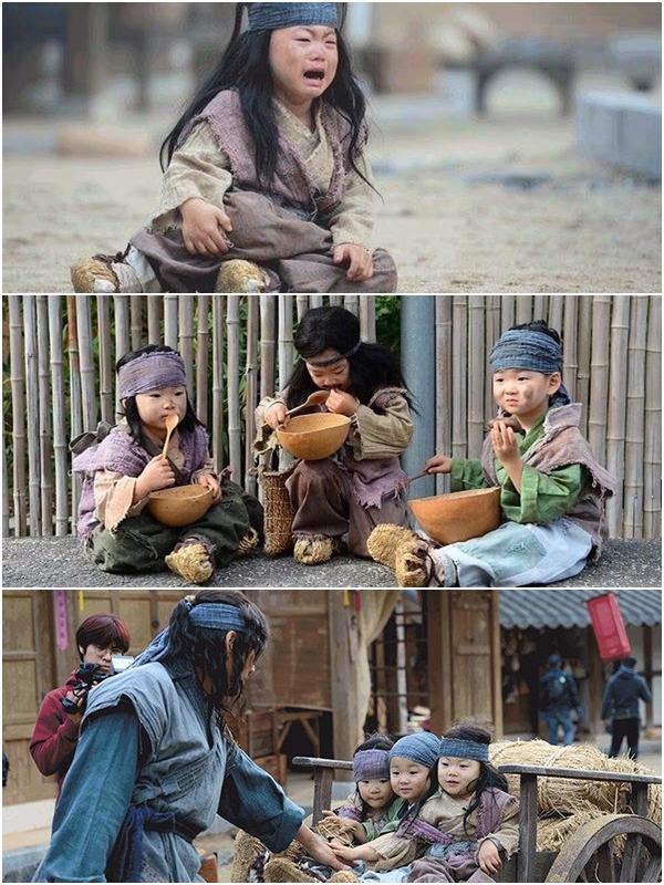  
3 anh em ăn mặc rách rưới, nhem nhuốc theo bố đến phim trường đóng vai "ăn mày" đấy ạ (Ảnh: Naver)